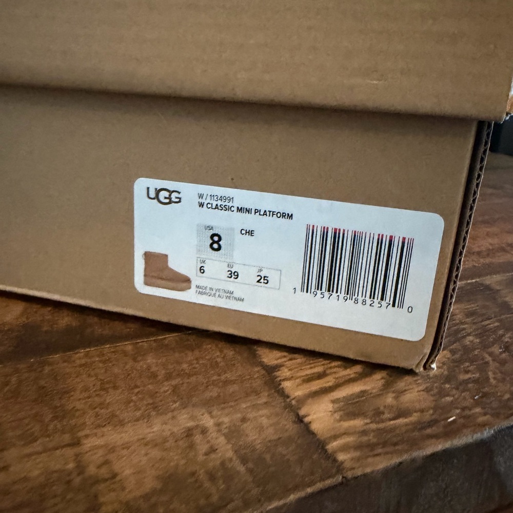 Platform Uggs EUC - image 3